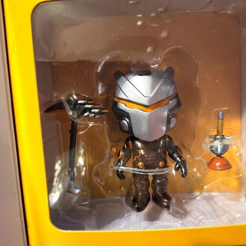 Fortnite vinyl figure   - Picture 2 of 4